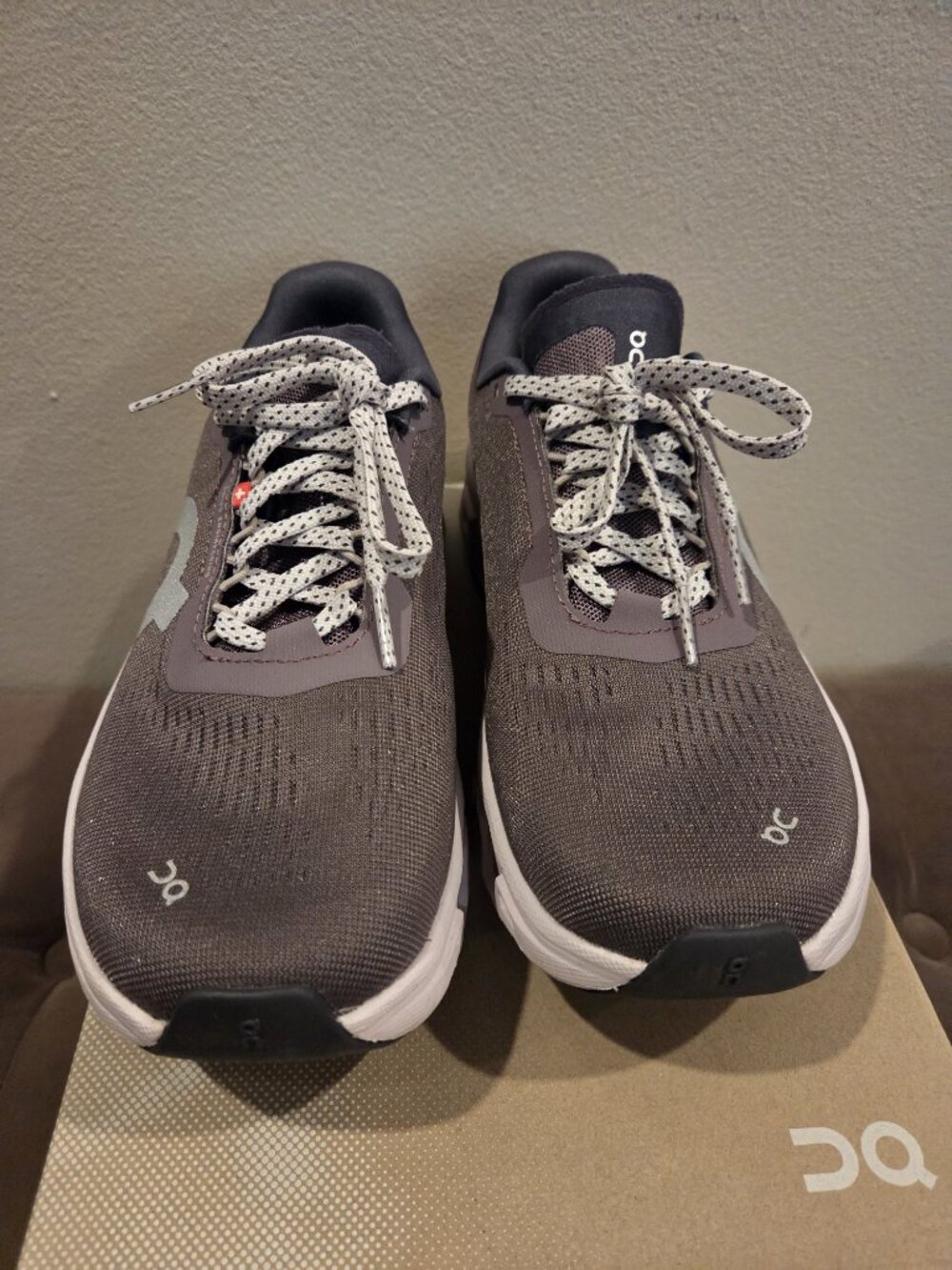 On Cloudswift Women’s Sneakers - Charcoal Gray - Picture 2 of 8